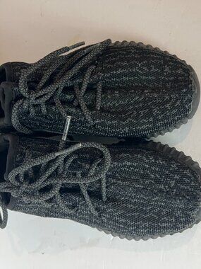 Yeezy 350 Pirate size 6